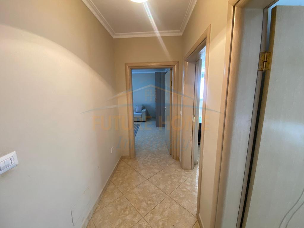 Shitet, Apartament 2+1, Rruga Bardhyl, Tiranë.