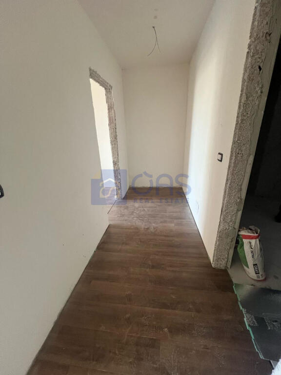Appartamento 1+1 in affitto presso il ex campo di aviazione, Tirana