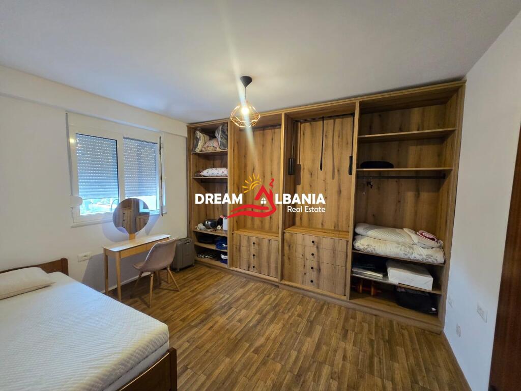 Jepet me qira apartament/Duplex 4+1+3WC – Rruga e Barrikadave, pranë shkollës "Lidhja e Prizrenit" (ID 4239088)
