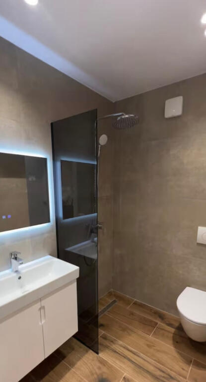 Shitet biznes aktiv airbnb tek stadiumi dinamo (4 hyrje ne zone elitare)