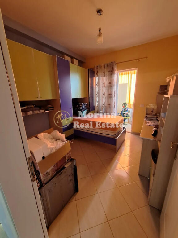 Shitet, Apartament 2+1+3 ballkone, Kodra e Priftit / Porcelan, Çmimi 155.000 Euro