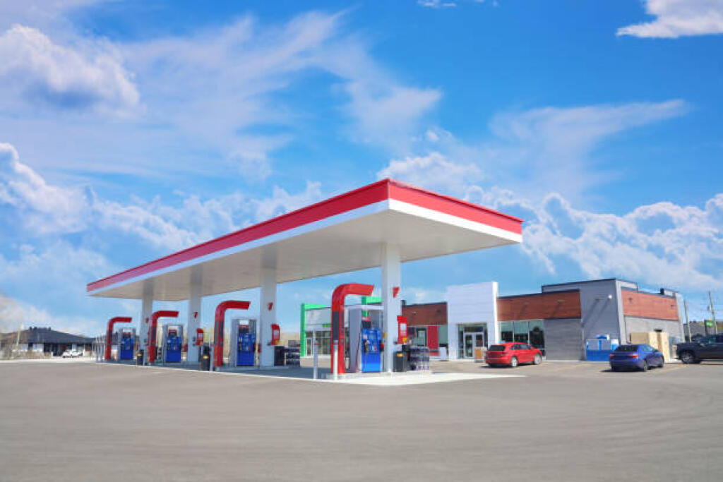 FOR RENT FUEL 12000M2 LAND, 170M2 LOCAL +SUPERMARKET, "MORINE, KUKES".