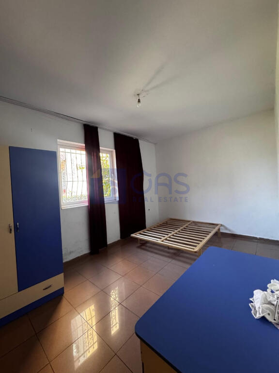 A 3+1 apartment is available for rent in a private house in Kinostudio.