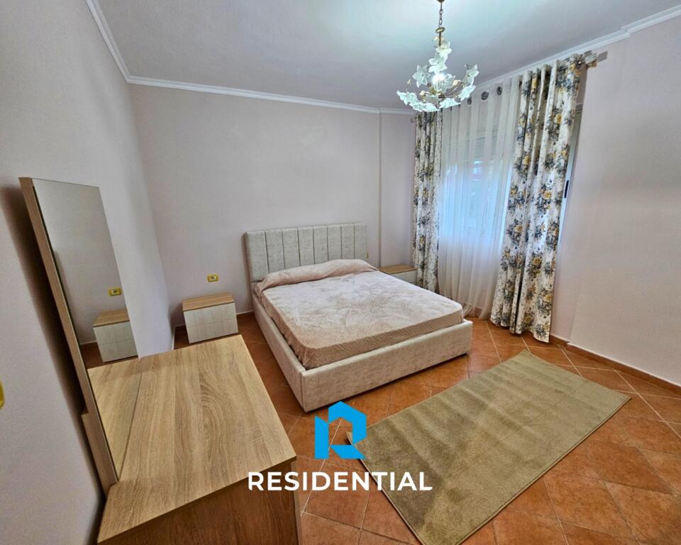 Tek Komuna E Parisit, Jepet Me Qira Apartament 2+1 I Mobiluar!