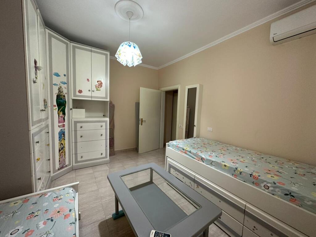 🏢Rr.e Durresit ,prane Shkolles se Mesme"Qemal Stafa" jepet me qera apartament 2+1+2,i mobiluar