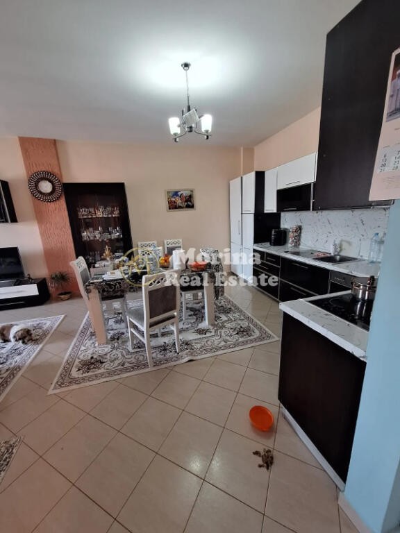 Shitet, Apartament 2+1+3 ballkone, Kodra e Priftit / Porcelan, Çmimi 155.000 Euro
