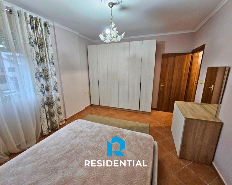 Tek Komuna E Parisit, Jepet Me Qira Apartament 2+1 I Mobiluar!