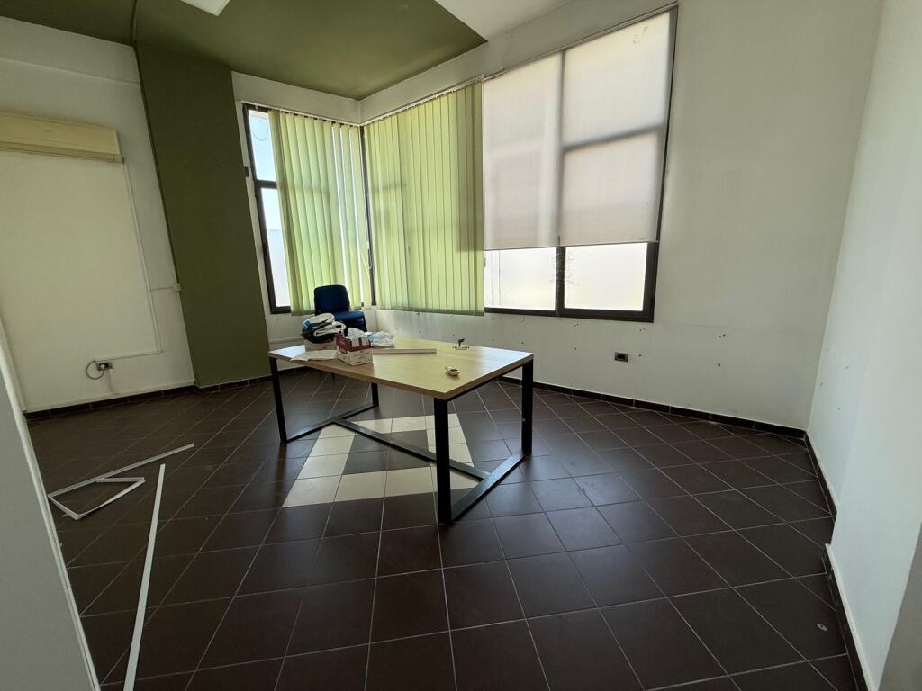 ZYRE ME QERA 320 M2 KOMUNA E PARISIT