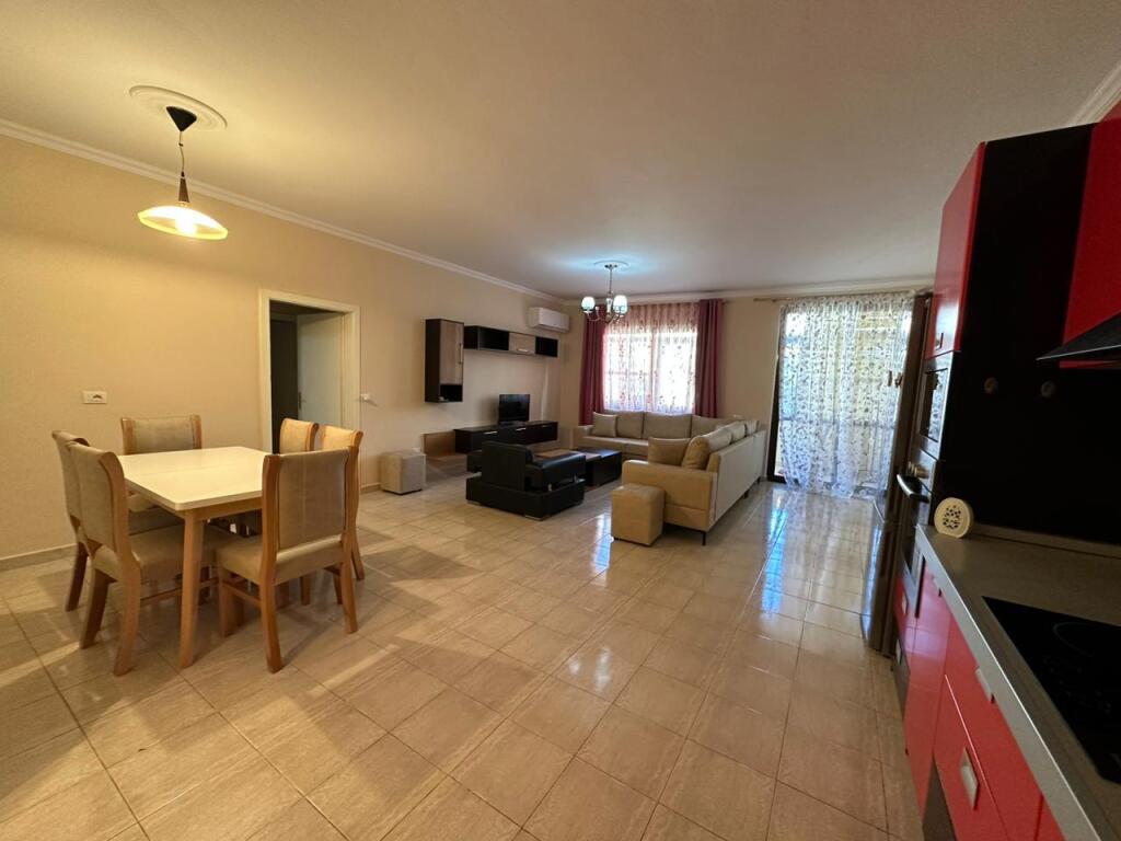 🏢Rr.e Durresit ,prane Shkolles se Mesme"Qemal Stafa" jepet me qera apartament 2+1+2,i mobiluar
