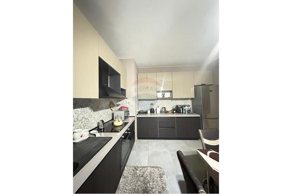 EKSKLUZIVE! Ofrojme per shitje apartament 2+1 me rrugen e Dibres.