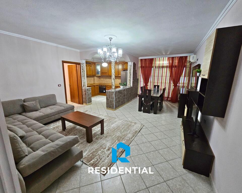 Tek Komuna E Parisit, Jepet Me Qira Apartament 2+1 I Mobiluar!