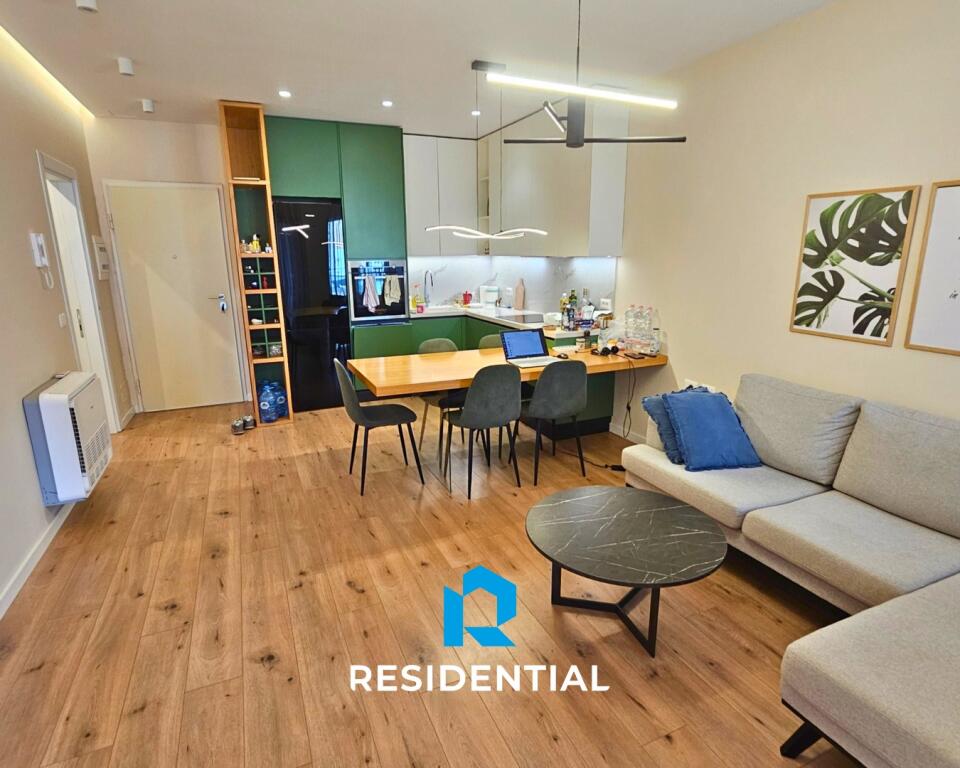 Tek 21 Dhjetori Jepet Me Qira Apartament 2+1 I Mobiluar!
