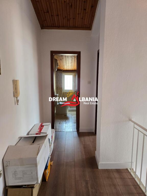 Jepet me qira apartament/Duplex 4+1+3WC – Rruga e Barrikadave, pranë shkollës "Lidhja e Prizrenit" (ID 4239088)