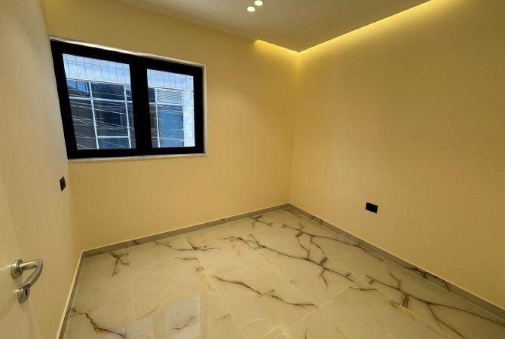 Business environment Duplex for rent on Elbasan street, Metropolitan University