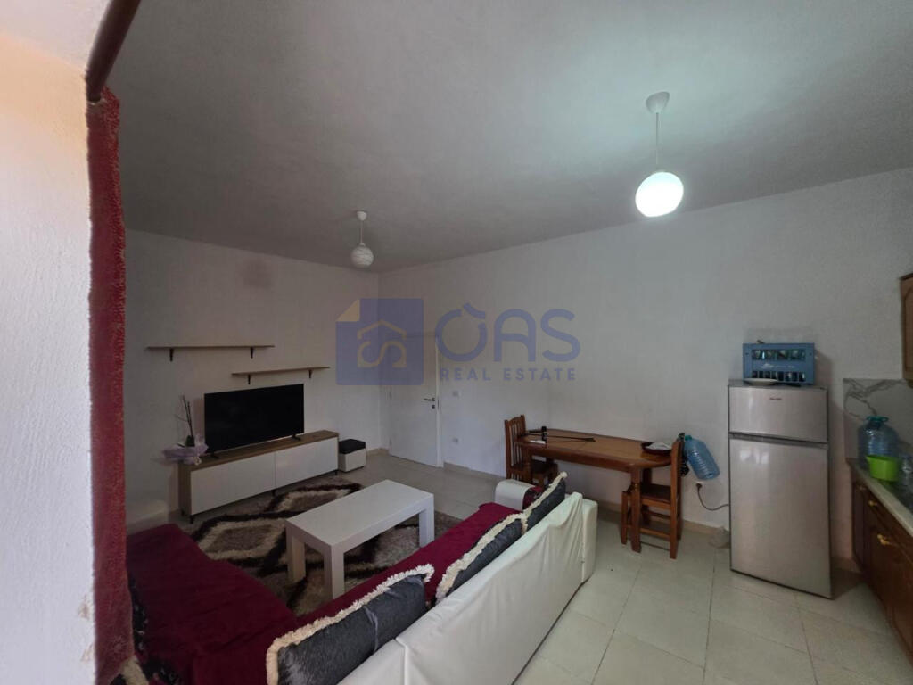 Appartamento 2+1 disponibile in affitto in una casa privata a Yzberisht.