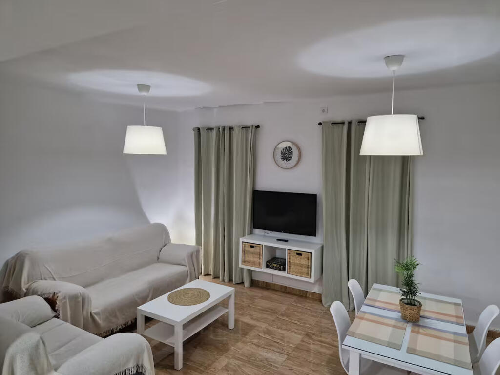 Apartament me Qera 1+1 tek Ish Fusha E Aviacionit (ID B2101153) Tirane