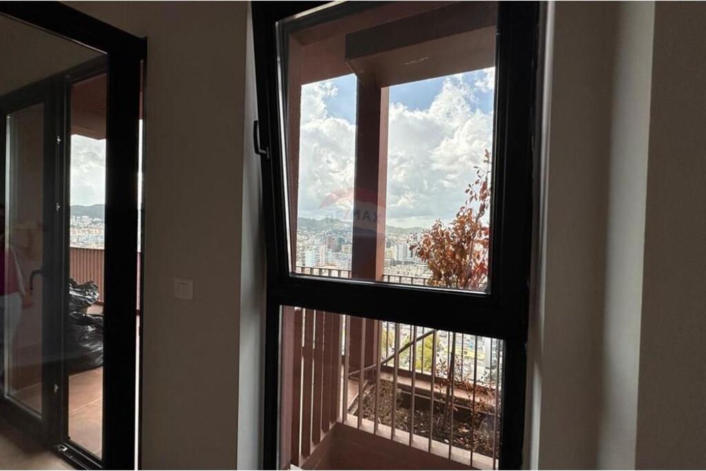 Office for rent at TIRANA GARDEN BUILDING!