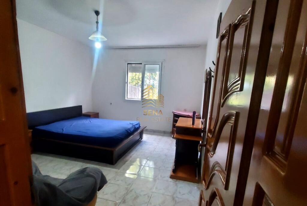 Qira, Hyrje private, 1+1, Rruga Siri Kodra, I diskutueshëm