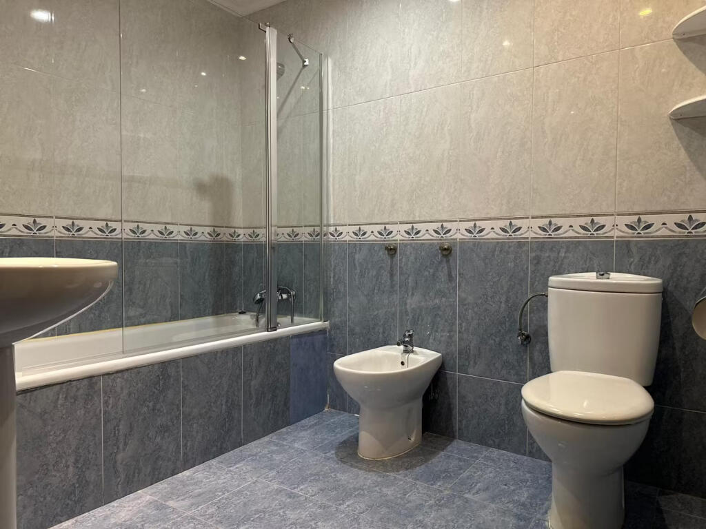 Apartament Me Qera 2+1 Tek Liqeni i Thate (ID B220818) Tirane.