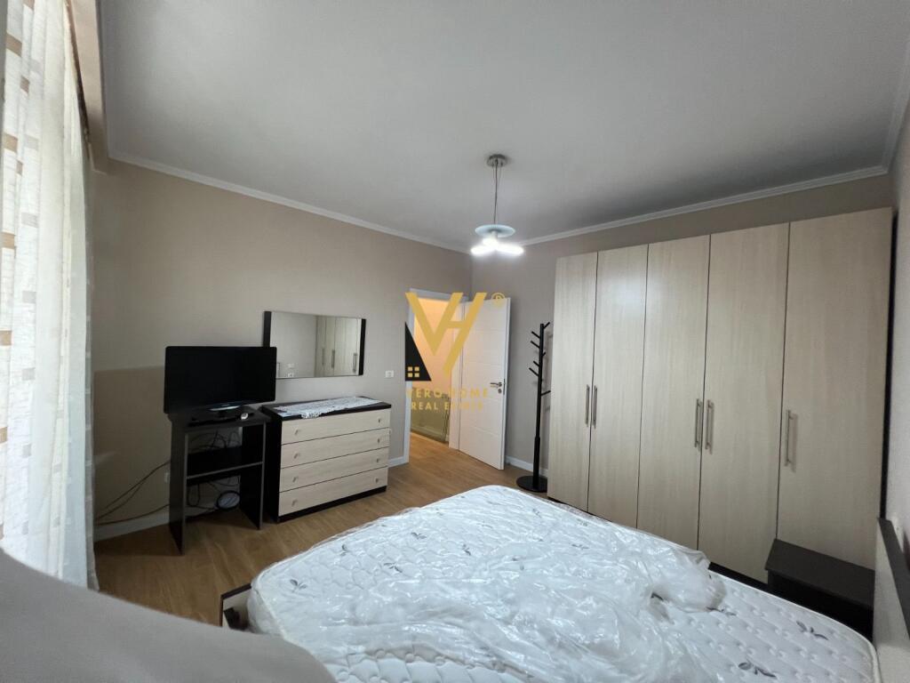 APARTAMENT 1+1+BLK ME QERA TE TREGU ELEKTRIK