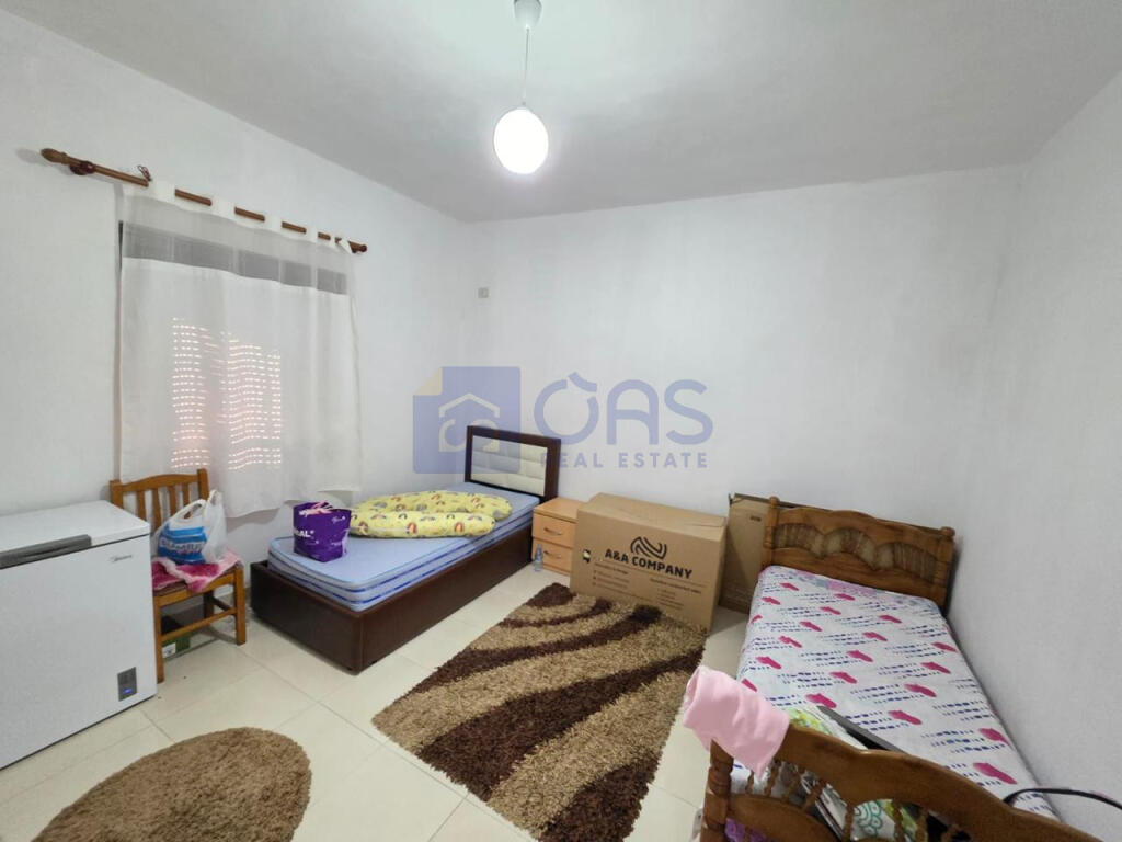 Appartamento 2+1 disponibile in affitto in una casa privata a Yzberisht.