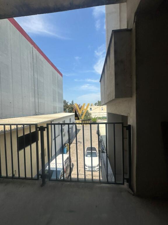 MAGAZINA 770M2 ME QERA TE AUTOSTRADA TR-DR