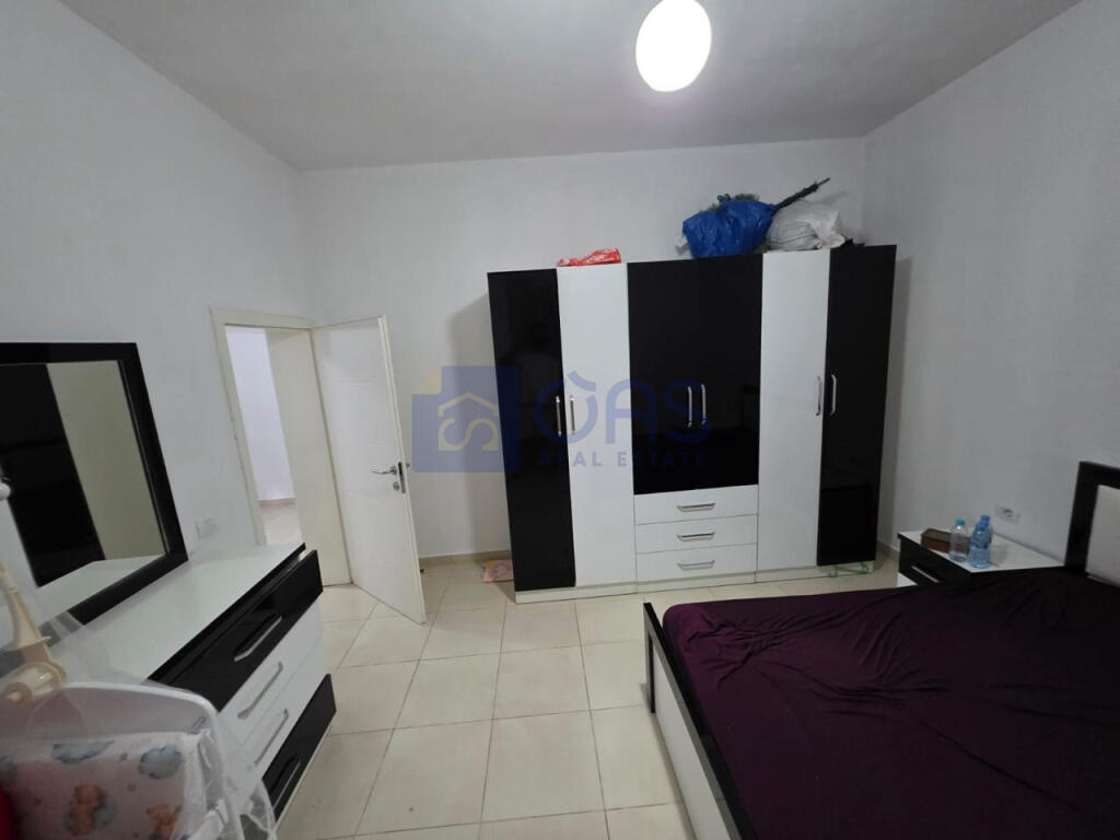 Appartamento 2+1 disponibile in affitto in una casa privata a Yzberisht.