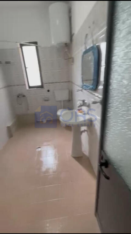 Un appartamento 1+1 è in affitto in una casa privata a Don Bosko.