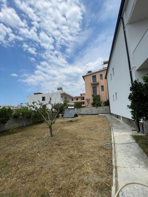 For rent the 1st floor of a villa, in the area of Golem!