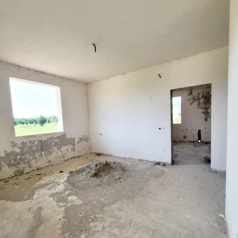 Karpen for sale private house near the beach