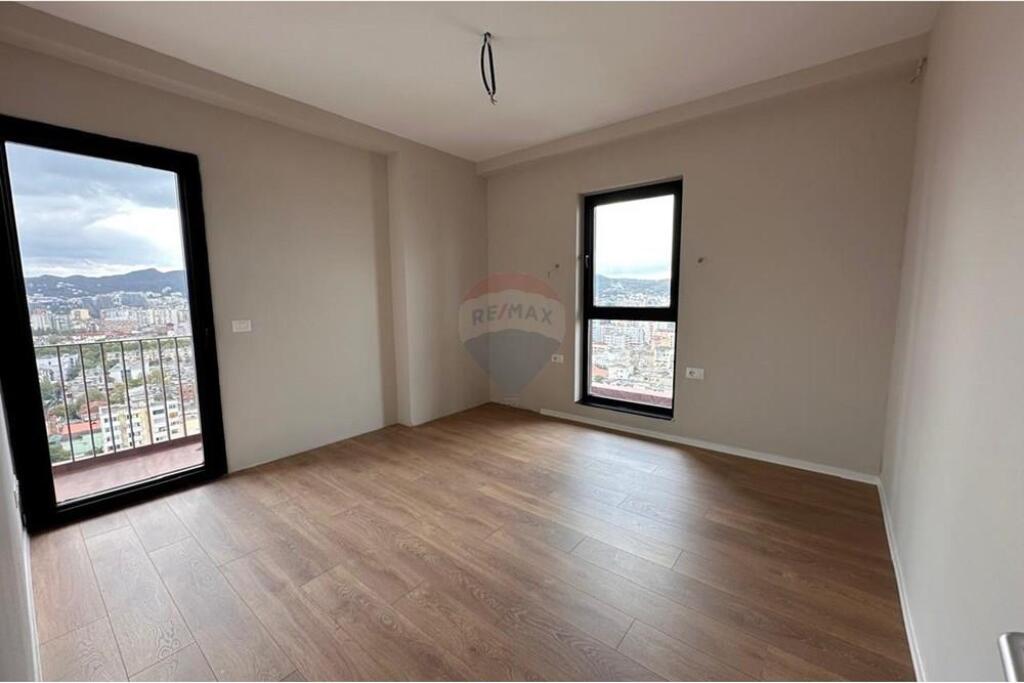 Office for rent at TIRANA GARDEN BUILDING!