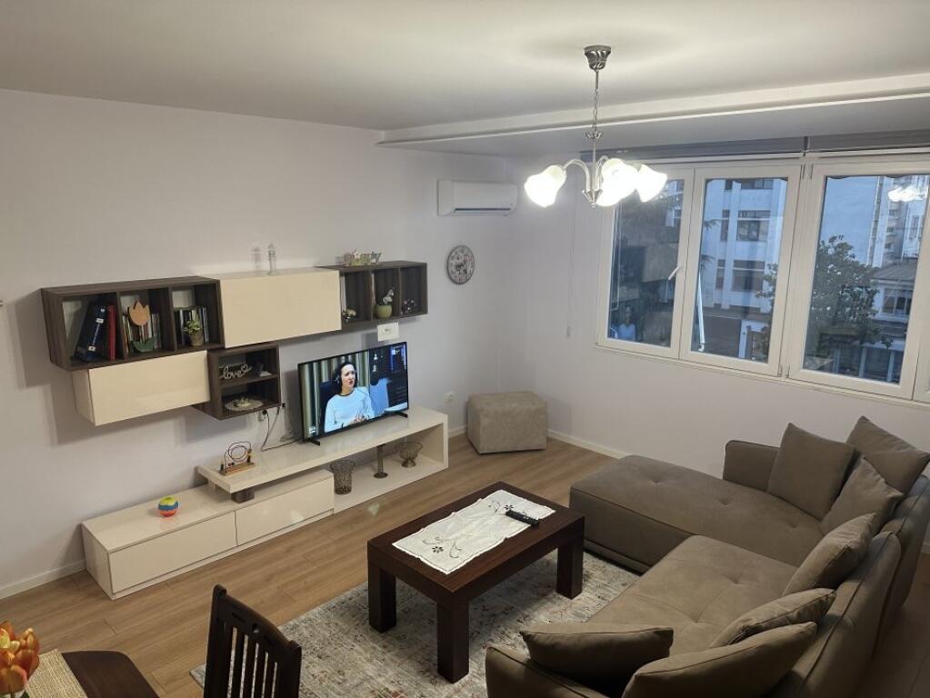 In Affitto Appartamento 2+1+1 con Balcone