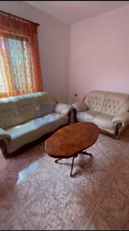 Un appartamento 1+1 è in affitto in una casa privata a Don Bosko.
