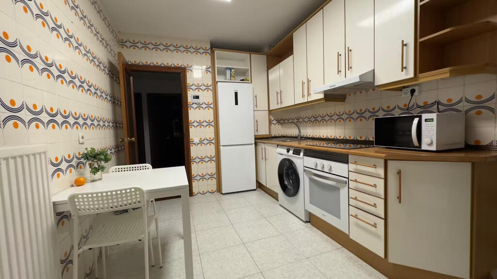 Apartament Me Qera 2+1 Tek Liqeni i Thate (ID B220818) Tirane.