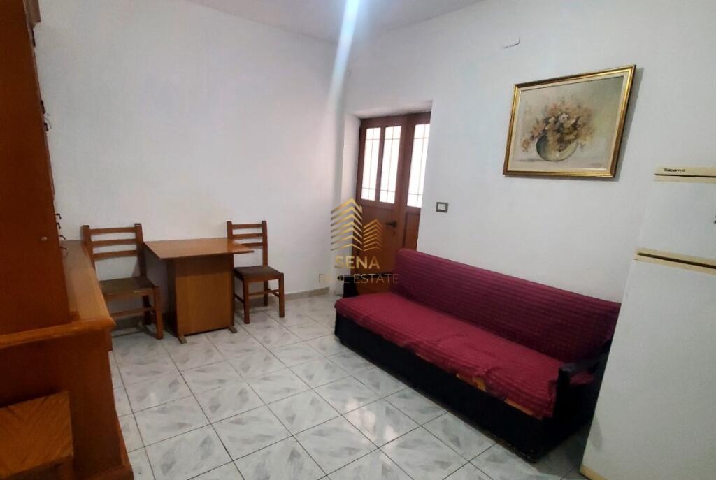 Qira, Hyrje private, 1+1, Rruga Siri Kodra, I diskutueshëm