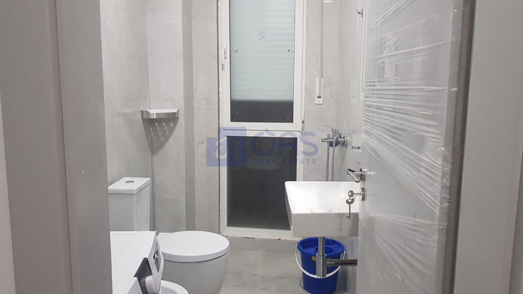 Appartamento 1+1 in affitto presso Komuna e Parisit
