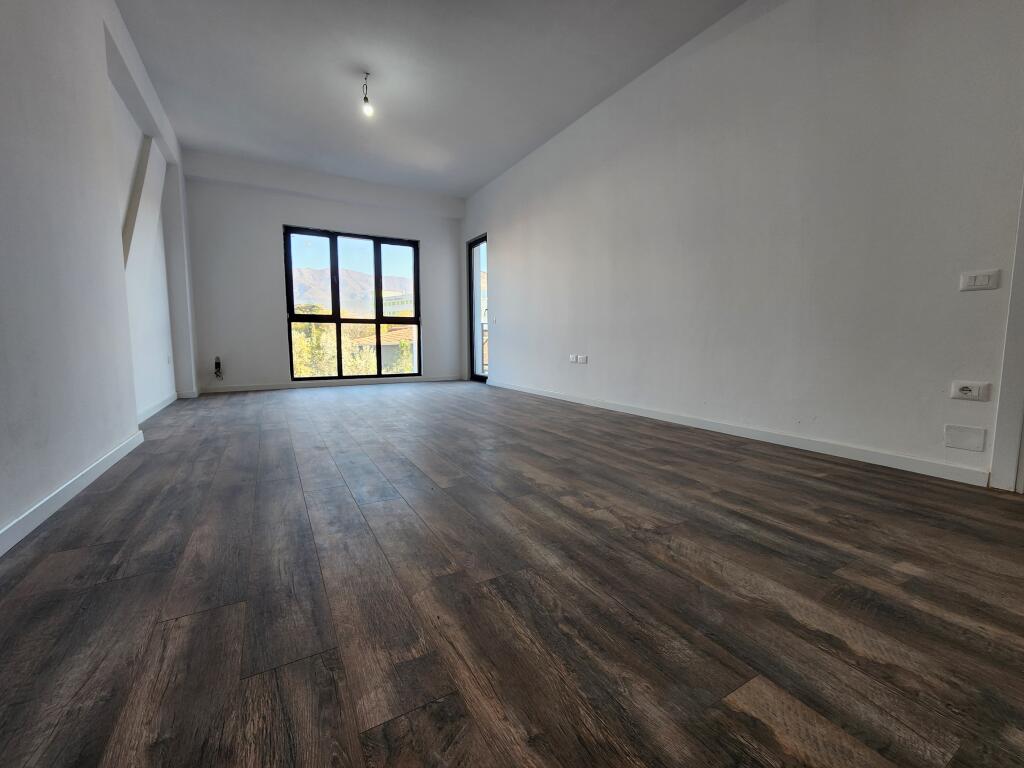 Apartment for Sale 2+1+2WC &amp; Balcony – 📍 "Kompleksi Arlis" Farmacia 10, Rr. Dibres – 114.3 m² – (€216,500)