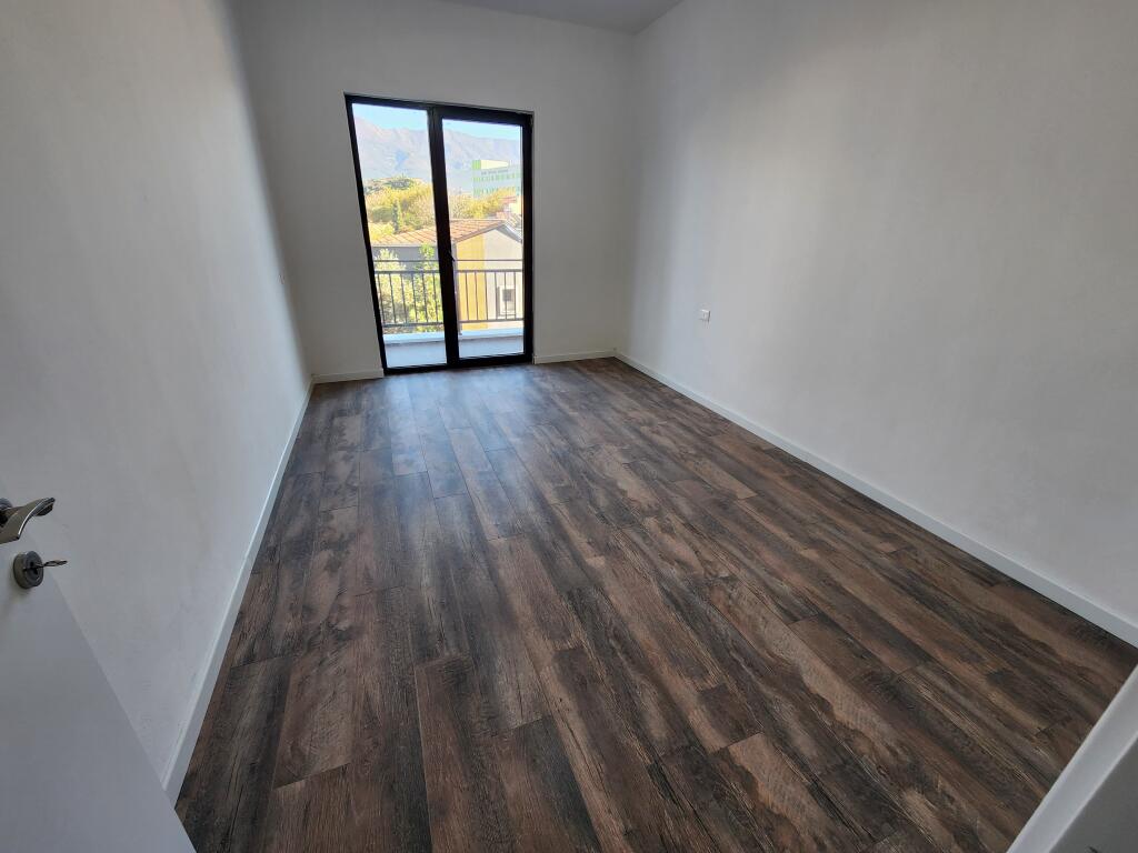 Apartment for Sale 2+1+2WC &amp; Balcony – 📍 "Kompleksi Arlis" Farmacia 10, Rr. Dibres – 114.3 m² – (€216,500)