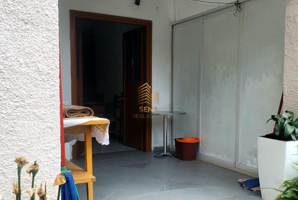 Qira, Hyrje private, 1+1, Rruga Siri Kodra, I diskutueshëm