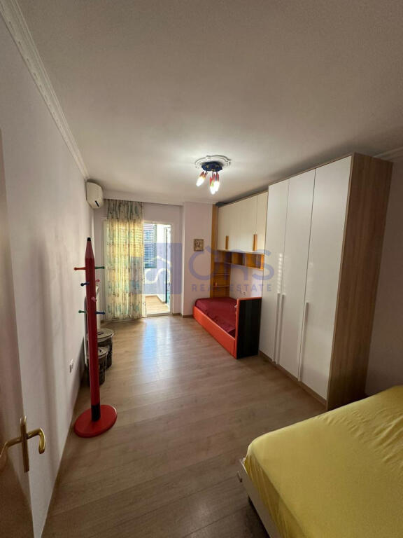 Affittasi appartamento 2+1+2 in Via Elbasanit