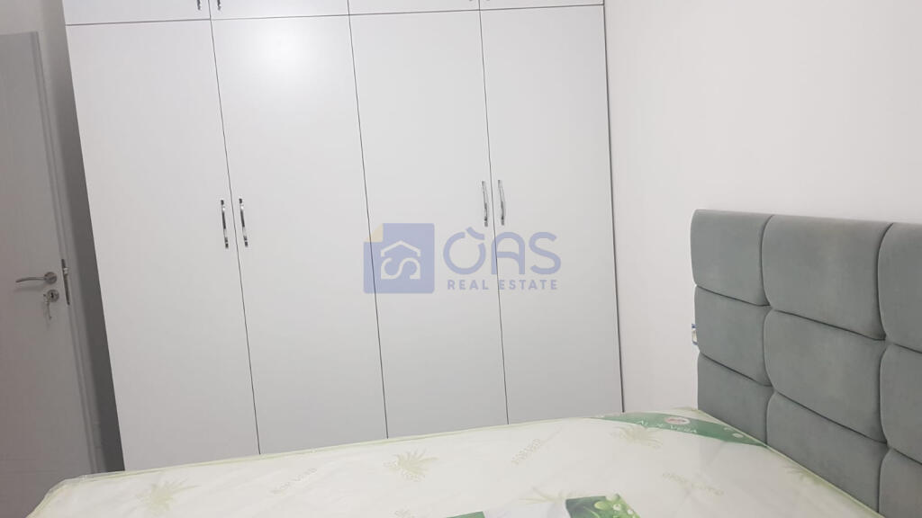 Appartamento 1+1 in affitto presso Komuna e Parisit