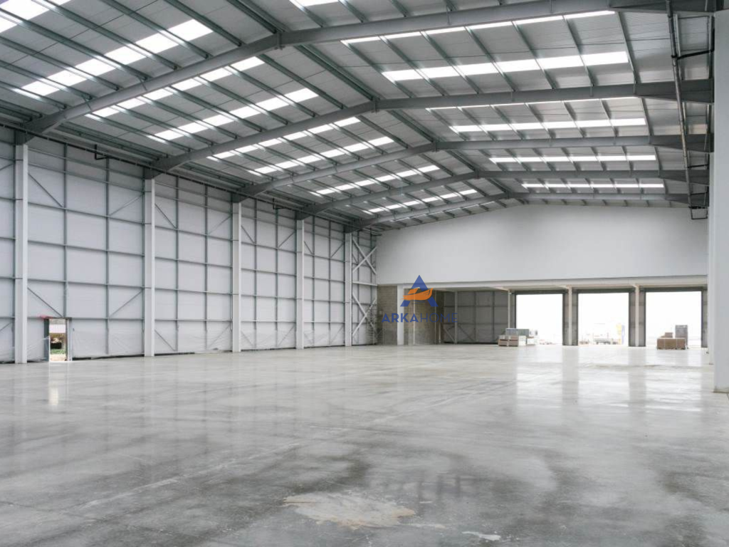 MAGAZINE ME QIRA 550M2 "AUTOSTRADA TIRANE-DURRES, KILOMETRI I 4-T" (I DISKUTESHEM)