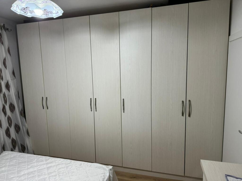 Appartamento 1+1 in affitto a Laprakë, vicino a Vizion+, completamente arredato, zona tranquilla, senza agenzia