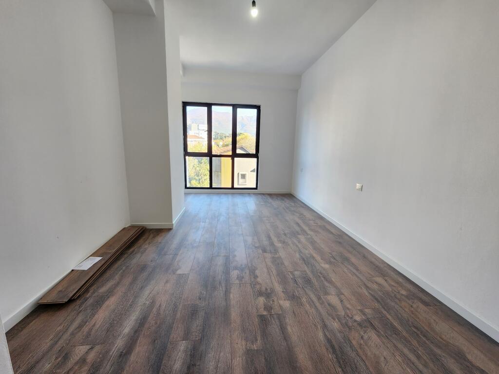 Apartment for Sale 2+1+2WC &amp; Balcony – 📍 "Kompleksi Arlis" Farmacia 10, Rr. Dibres – 114.3 m² – (€216,500)