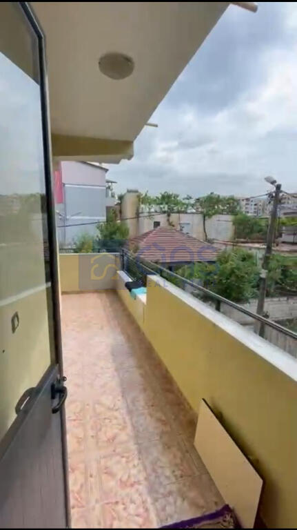 Un appartamento 1+1 è in affitto in una casa privata a Don Bosko.