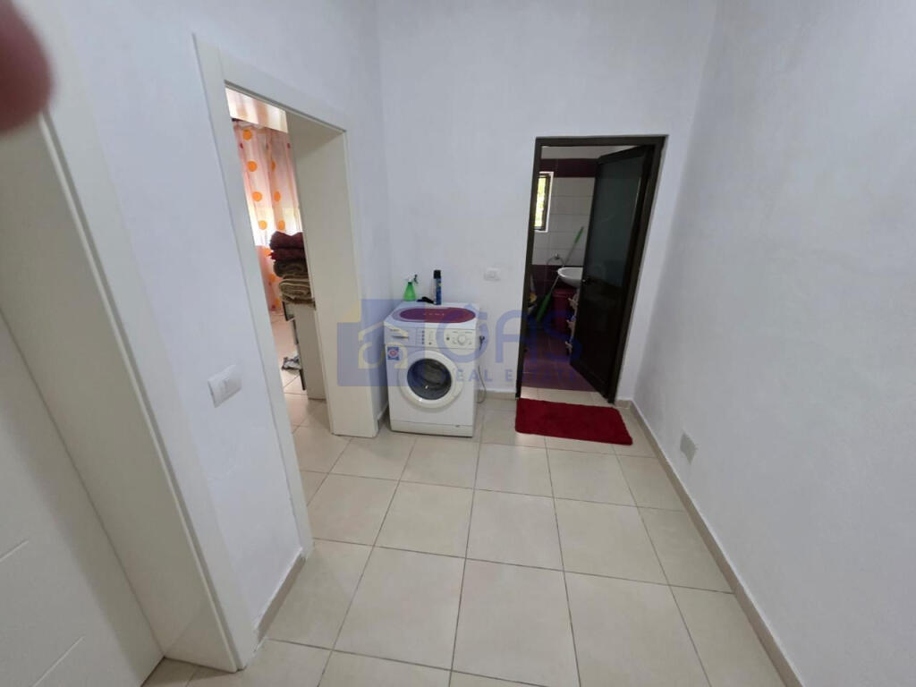 Appartamento 2+1 disponibile in affitto in una casa privata a Yzberisht.