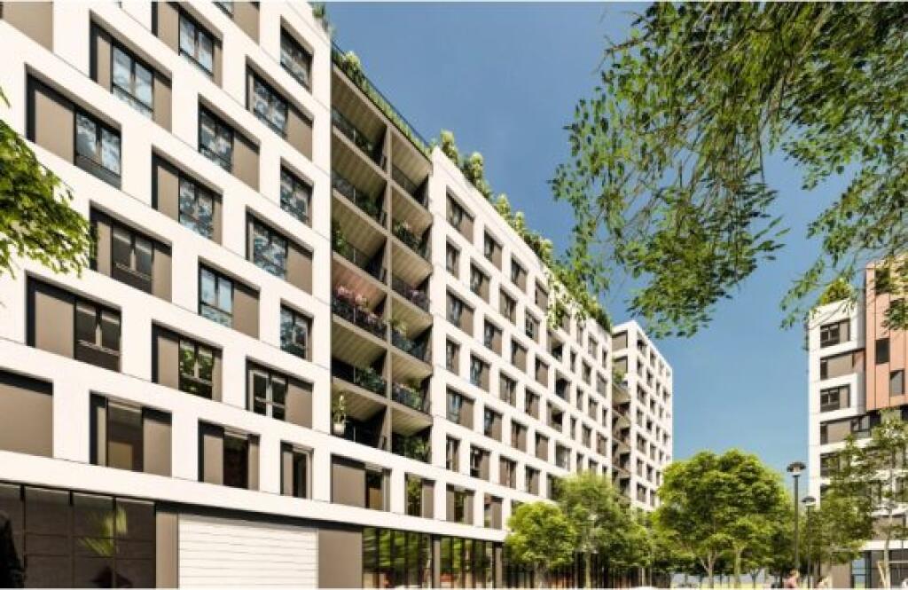 Shitet apartament 1+1 te kompleksi Novus te stacioni i trenit.