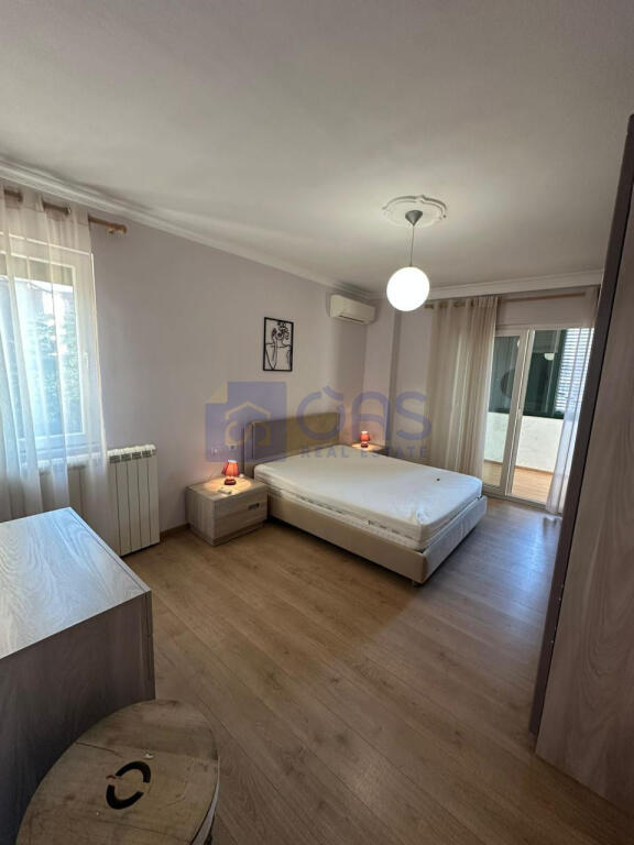 Affittasi appartamento 2+1+2 in Via Elbasanit