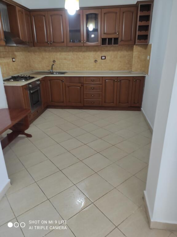 Shkolla Bashkuar për Shitje Apartament 1+1