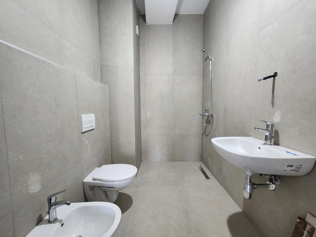 Apartment for Sale 2+1+2WC &amp; Balcony – 📍 "Kompleksi Arlis" Farmacia 10, Rr. Dibres – 114.3 m² – (€216,500)